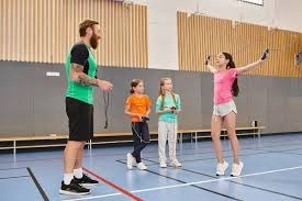 开局平推！佩雷拉1分20秒TKO安卡拉耶夫，重夺轻重量级世界冠军